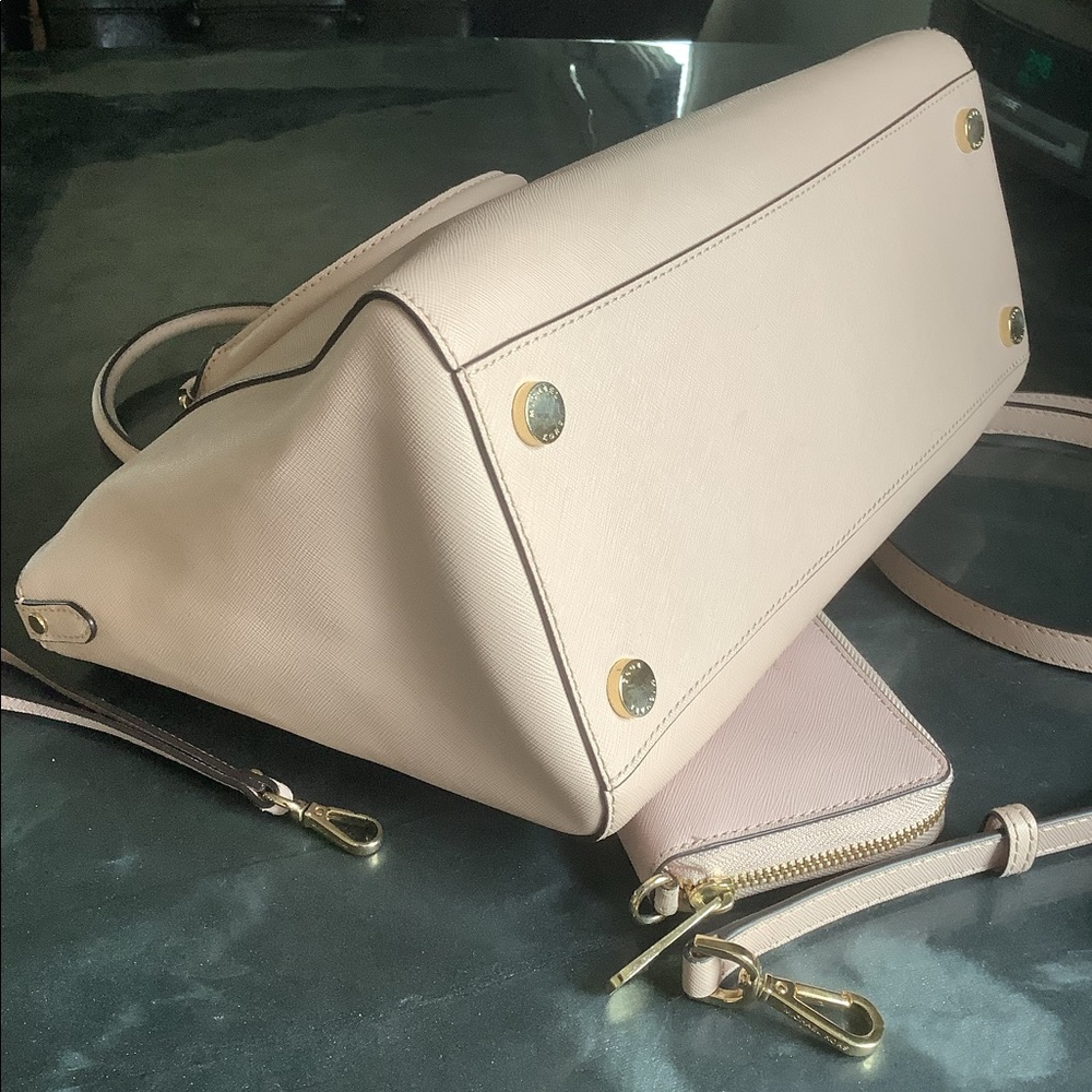 Kors Blush Ciera Tote - Picture 7 of 11